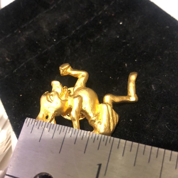 Running Rabbit Brooch-Boutique - Picture 7 of 7